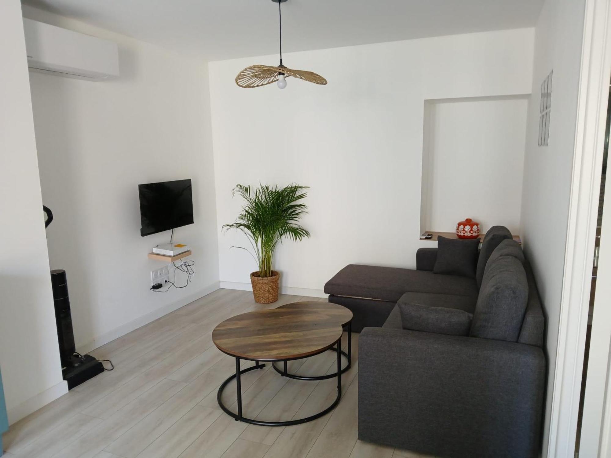 L Exotique Apartment